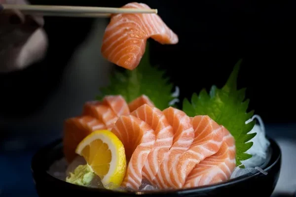 Salmon with 5 benefits and dangers that you should know before eating